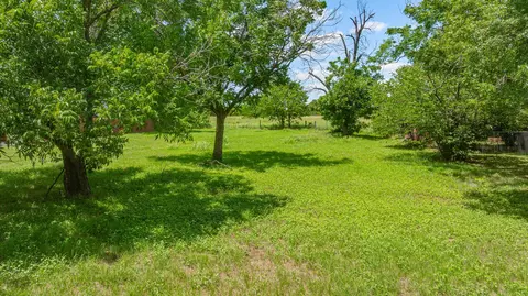 912 W Bridge St, Granbury, TX 76048