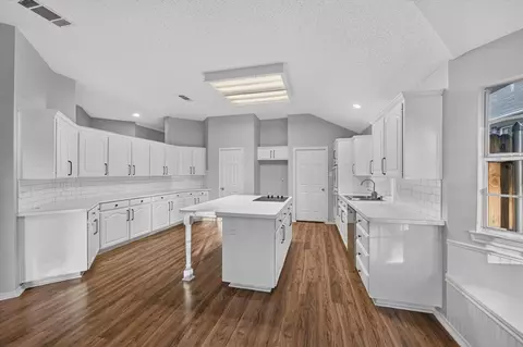 7700 Black Bear Ct, Fort Worth, TX 76137