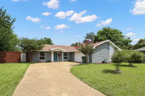 913 Heritage Cir, Garland, TX 75043