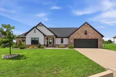 6680 Red Wing Ln, Sanger, TX 76266