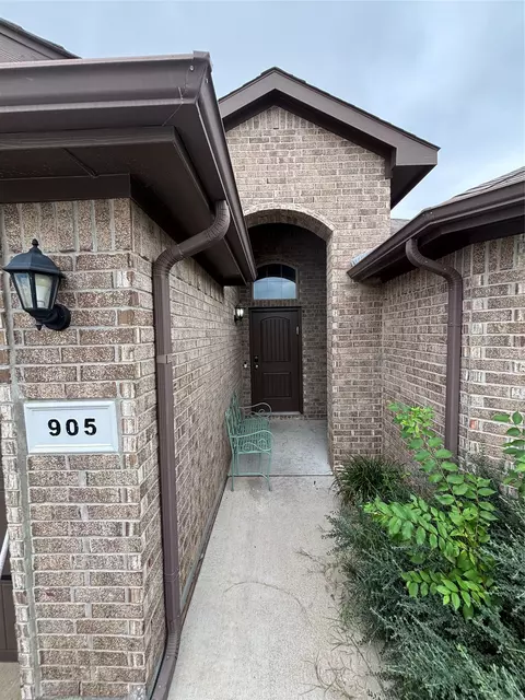 905 Walls Blvd, Crowley, TX 76036