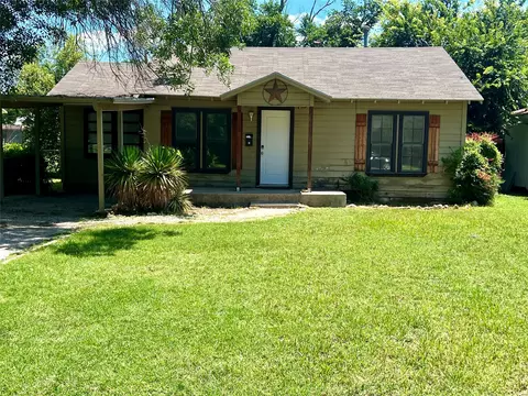 2402 Greenway Dr, Brownwood, TX 76801