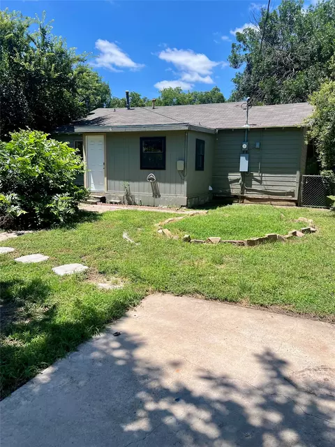2402 Greenway Dr, Brownwood, TX 76801