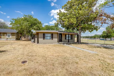 913 Jameson St, Weatherford, TX 76086