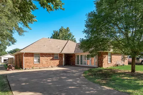 123 Country Dr, Waxahachie, TX 75165