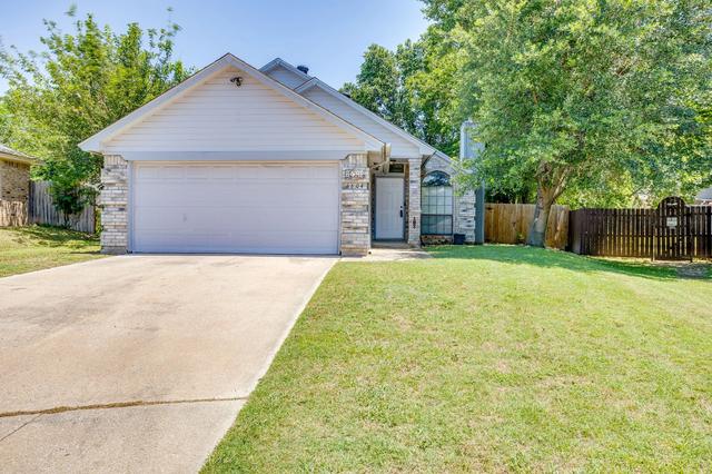 6604 Aztec Ct, Lake Worth, TX 76135