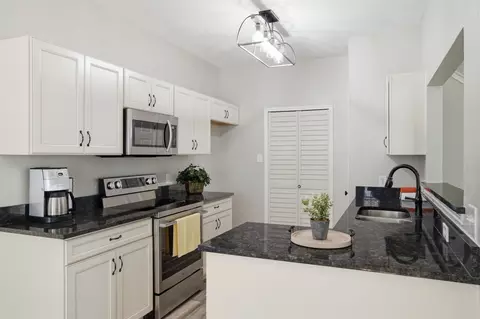 Kitchen - 2702 Ansley Ct, Euless, TX 76039 photo 3 of 6