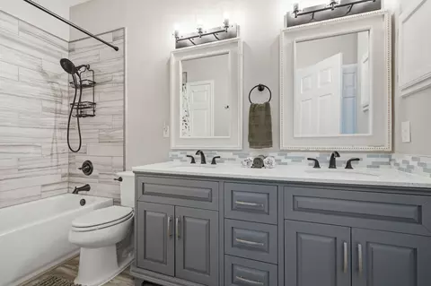 Bath - 2702 Ansley Ct, Euless, TX 76039 photo 1 of 3