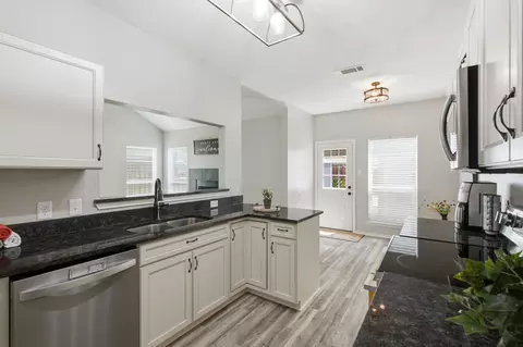 Kitchen - 2702 Ansley Ct, Euless, TX 76039 photo 6 of 6