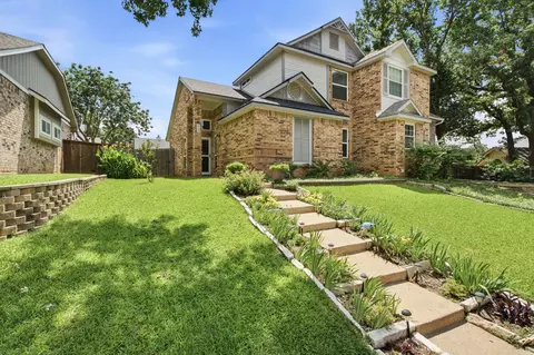 Exterior - 2702 Ansley Ct, Euless, TX 76039 photo 3 of 4