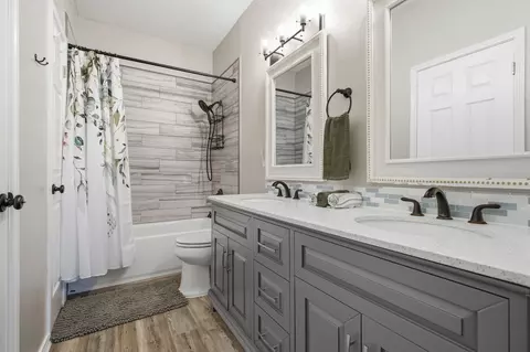 Bath - 2702 Ansley Ct, Euless, TX 76039 photo 2 of 3