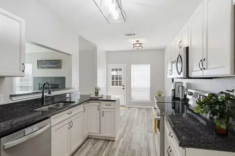 Kitchen - 2702 Ansley Ct, Euless, TX 76039 photo 5 of 6