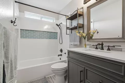 Bath - 2702 Ansley Ct, Euless, TX 76039 photo 3 of 3