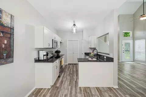 Kitchen - 2702 Ansley Ct, Euless, TX 76039 photo 2 of 6