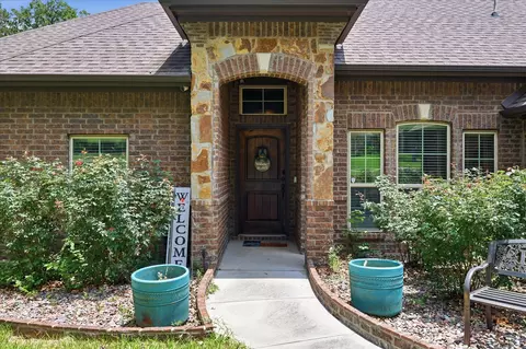 145 Foxpointe Cir, Weatherford, TX 76087