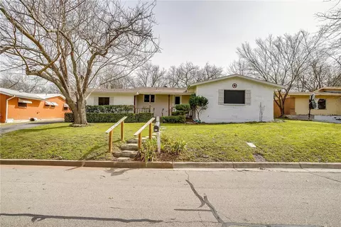 302 Case St, Weatherford, TX 76086