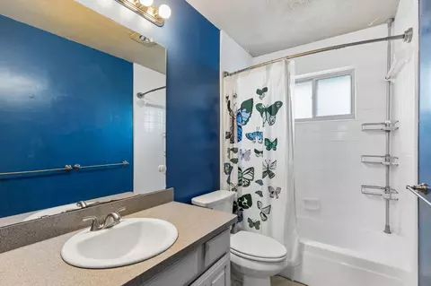 Bath - 304 Lark Ln, Euless, TX 76039 photo 4 of 5