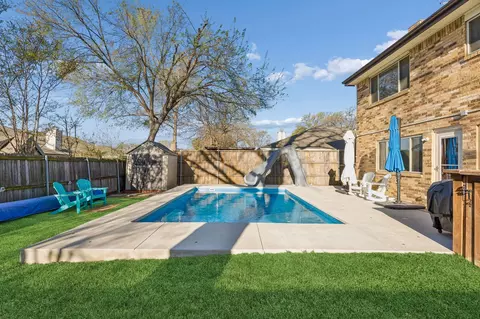 304 Lark Ln, Euless, TX 76039