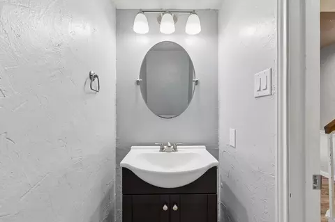 Bath - 304 Lark Ln, Euless, TX 76039 photo 5 of 5