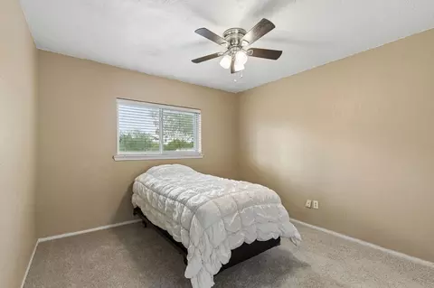 Bedroom - 304 Lark Ln, Euless, TX 76039 photo 4 of 5