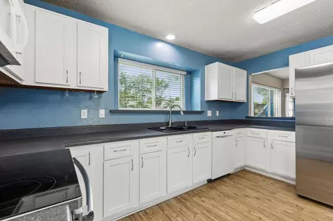 Kitchen - 304 Lark Ln, Euless, TX 76039 photo 2 of 4