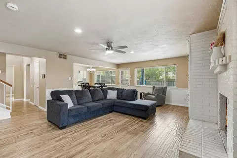 Living - 304 Lark Ln, Euless, TX 76039 photo 3 of 4