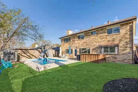 Exterior - 304 Lark Ln, Euless, TX 76039 photo 6 of 6