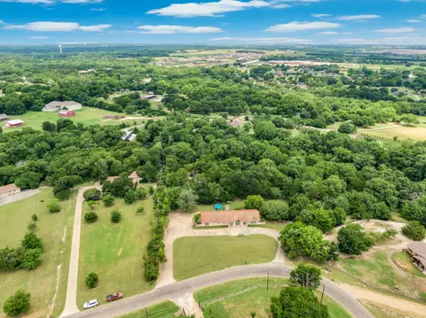 1304 Lariat Cir, Oak Leaf, TX 75154