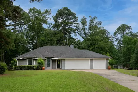 108 Old Barn Cir, Holly Lake Ranch, TX 75765
