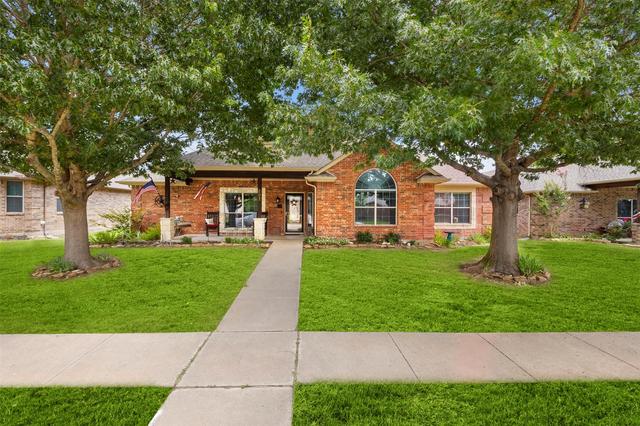 207 Red Wolf Ln, Red Oak, TX 75154