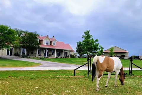 1808 Teller Bell Ln, Granbury, TX 76049
