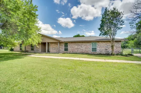 112 Burkett Ln, Pecan Hill, TX 75154