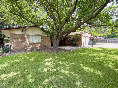 604 Cooper St, Ennis, TX 75119