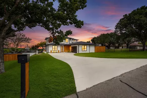 301 Paint Pony Trl N, Fort Worth, TX 76108