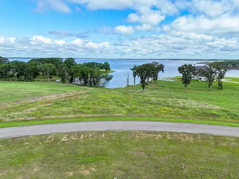 680 Peninsula Dr, Honey Grove, TX 75446