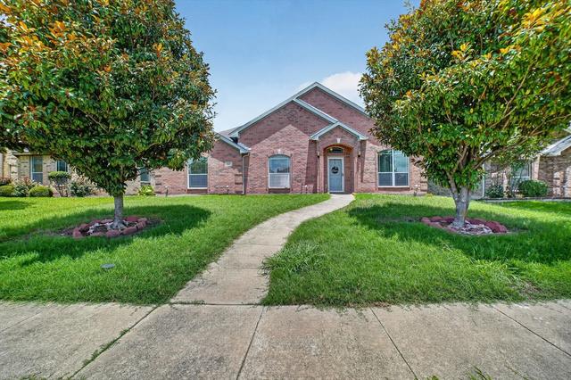 909 Trinity Dr, Lancaster, TX 75146