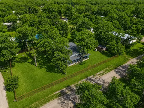 108 Blackfoot Dr, Mabank, TX 75156