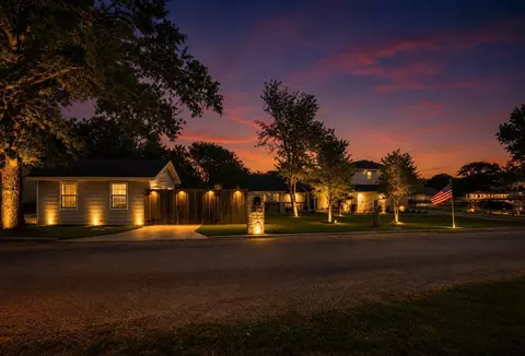 608 Casas Del Norte Ct, Granbury, TX 76049