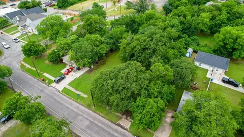 209 E College St, Sherman, TX 75090