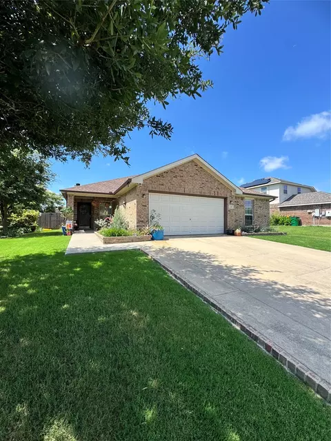 207 Southpeak Ln, Ponder, TX 76259