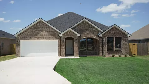 1011 Springview Ln, Mabank, TX 75147