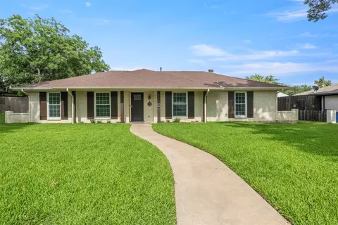 152 Stardust Ln, Desoto, TX 75115