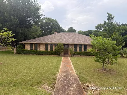 103 Red Bud Ct, Oak Leaf, TX 75154