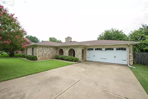 8704 Irongate Dr, North Richland Hills, TX 76182