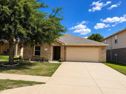 5704 Sapphire Pool Trl, Fort Worth, TX 76244