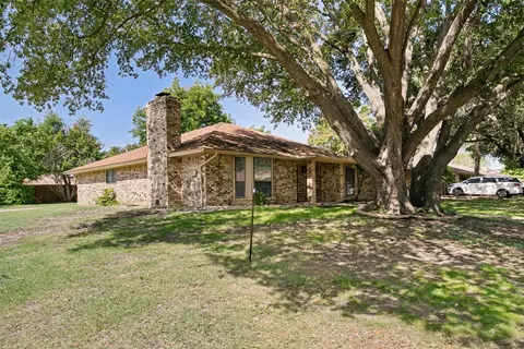 4801 Applewood Rd, Fort Worth, TX 76133