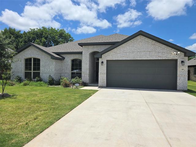 905 Mcanear St, Cleburne, TX 76033