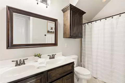 Bath - 991 Rustic Ln, Prosper, TX 75078 photo 3 of 4