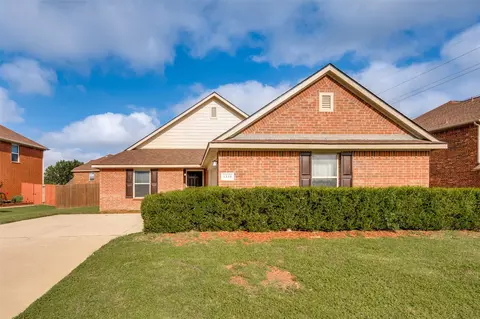 1339 4th St, Grand Prairie, TX 75051