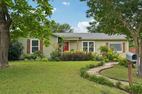517 Norwood Dr, Hurst, TX 76053